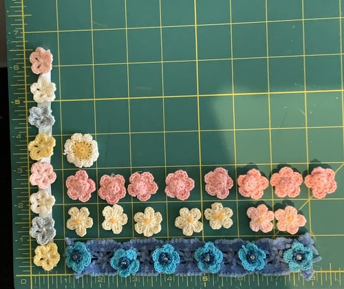 Stück bunt gehäkelt - 30,